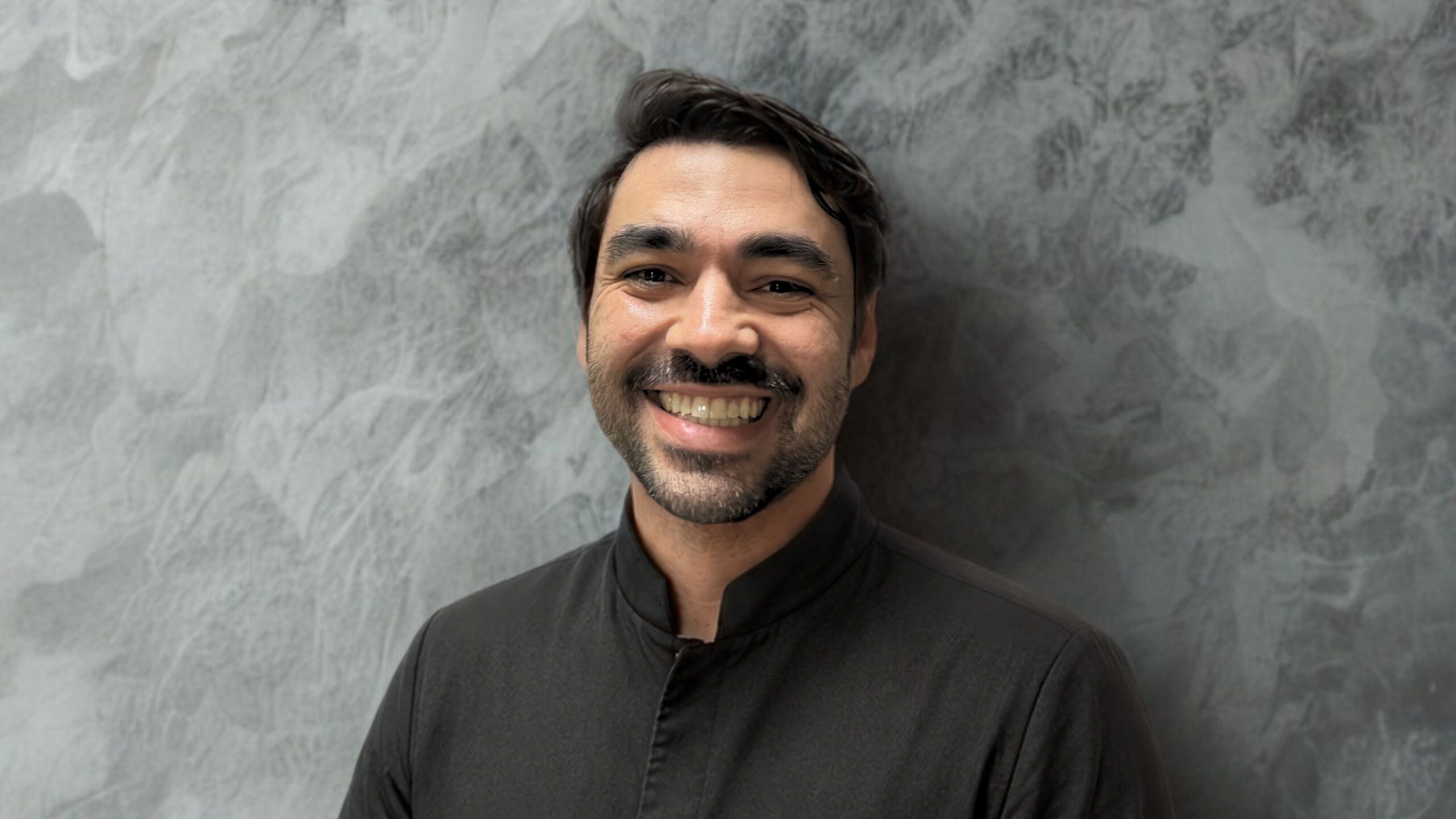 Dr. Renan Bittencourt, cirurgião bucomaxilofacial da Schwartz Odontologia, em Canguçu