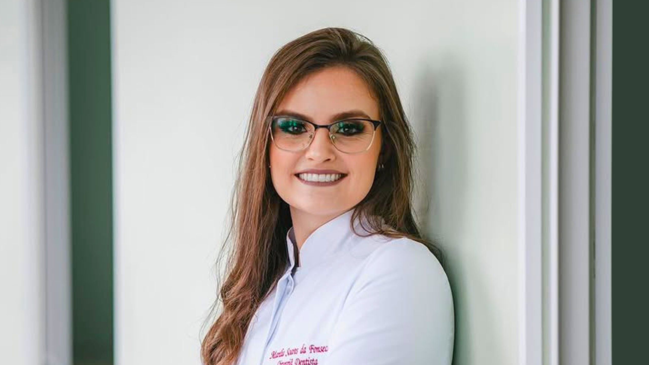 Dra. Marília Soares da Fonseca, cirurgiã-dentista com atuação em Prótese Dentária na Schwartz Odontologia em Canguçu